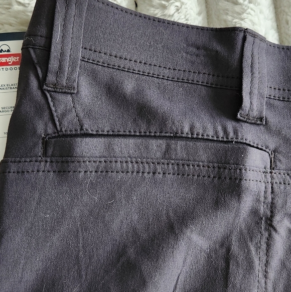 🩳 Wrangler Men’s Black Outdoor Cargo Shorts – Size 44, NWT, 10” Inseam, UPF 40 - Picture 8 of 12